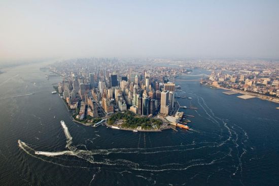 曼哈顿岛既是纽约市的中央商务区与金融区